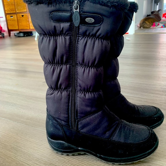 Size 6 Denver Hayes boots. Never worn. - Picture 4 of 4